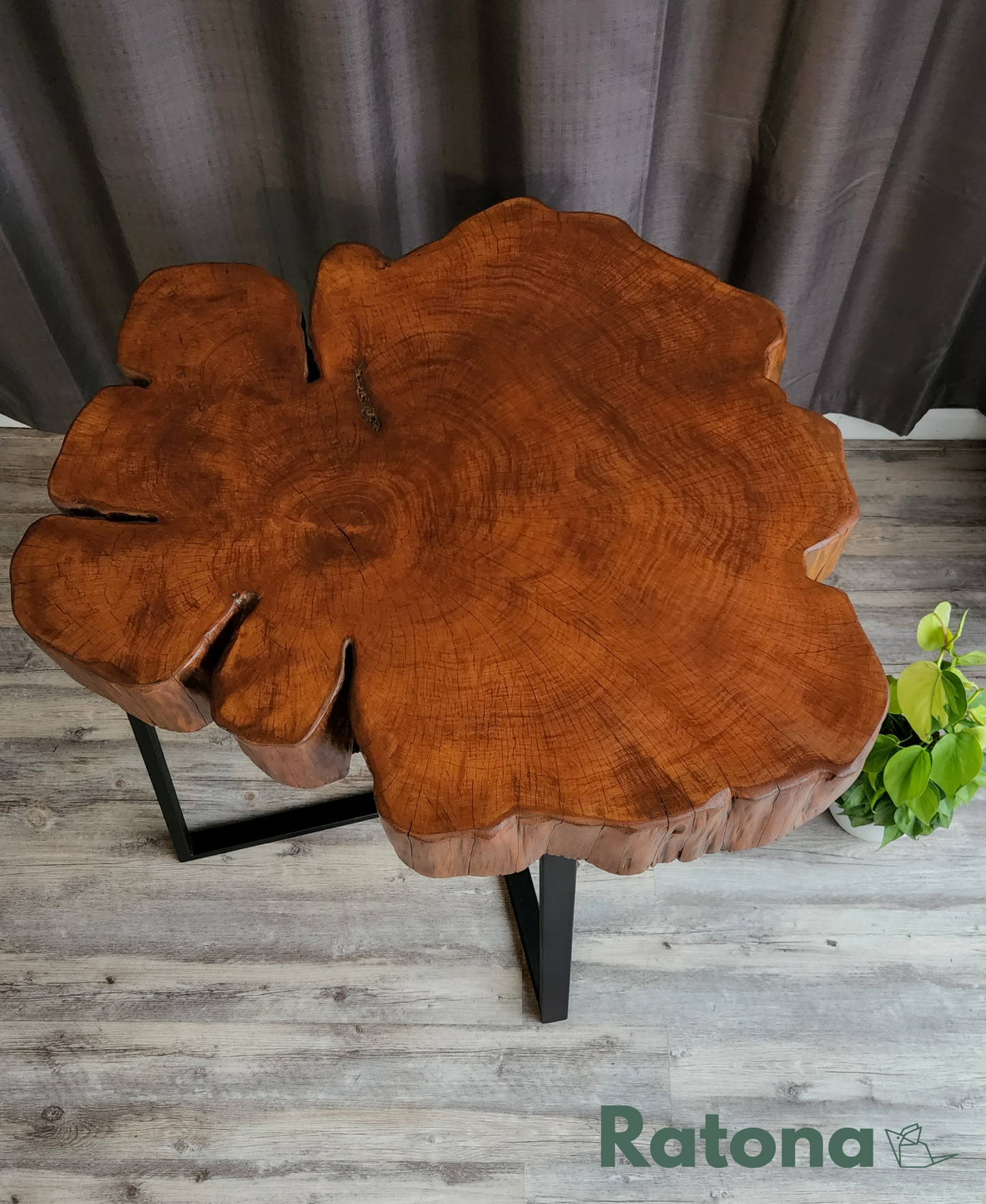 Mesa rustica de ciprés